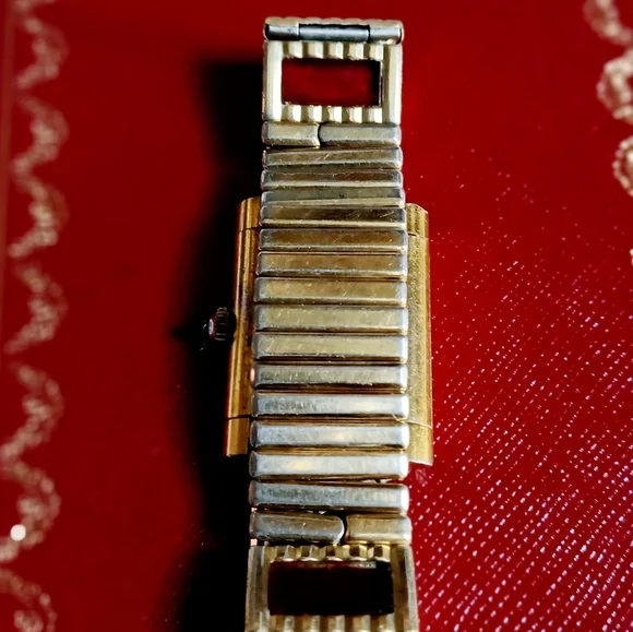 *SOLD* Ladies Cartier Gold-Tone Watch With 8 Garnet Panels VERY Old - Picture 4 of 14